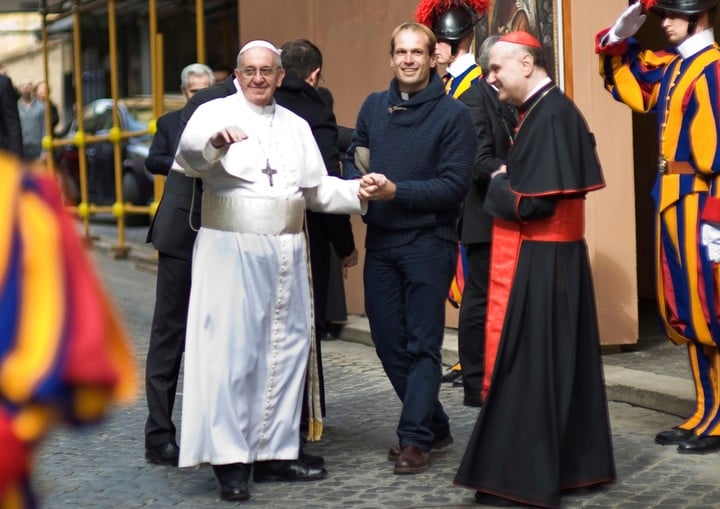 el-papa-francisco-nombro-a-un-sacerdote-argentino-como-su-nuevo-secretario-personal