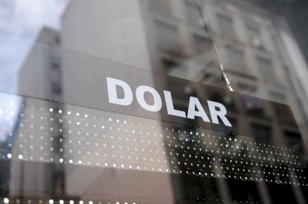 dolar:-se-flexibilizo-el-cepo-para-algunas-operaciones