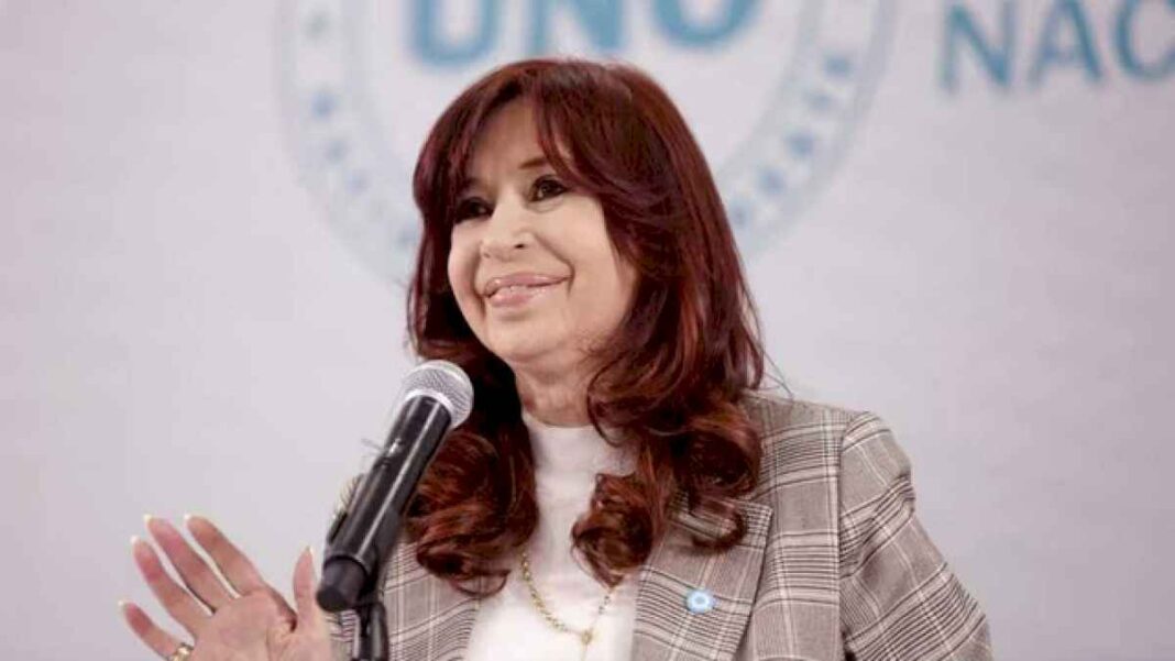 cristina-kirchner-apunto-contra-javier-milei-por-la-crisis-economica-y-revalorizo-a-la-auh