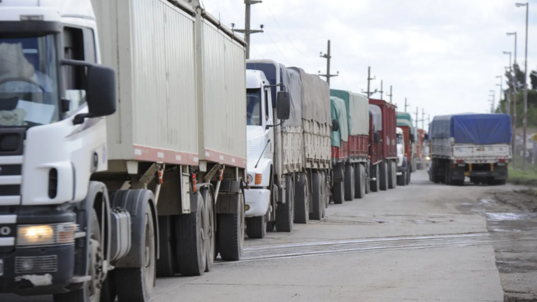 Trabajo dictó conciliación obligatoria en el conflicto con camioneros