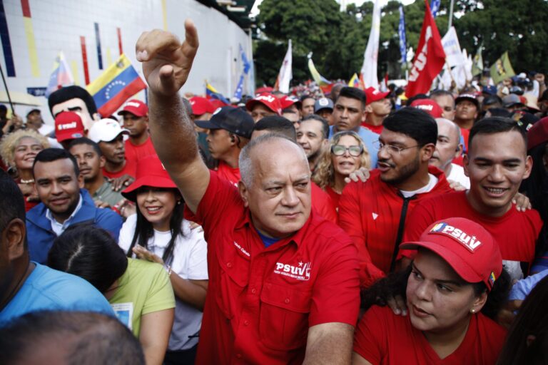 Crisis en Venezuela, en vivo: tensión, protestas contra Maduro y la detención de Corina Machado