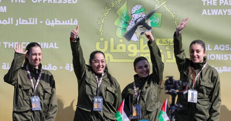 Los terroristas de Hamas liberaron a otras cuatro soldados israelíes en Gaza