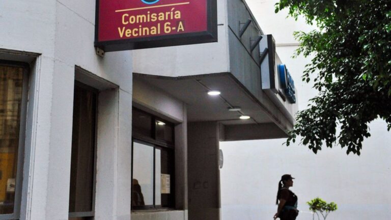 Quiénes son los presos que se fugaron de una comisaría en Caballito