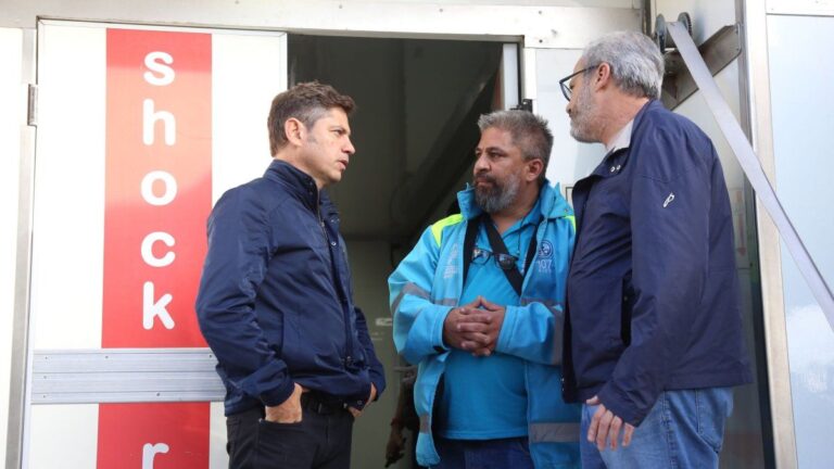 Axel Kicillof recorrió Bahía Blanca y garantizó apoyo tras el devastador temporal