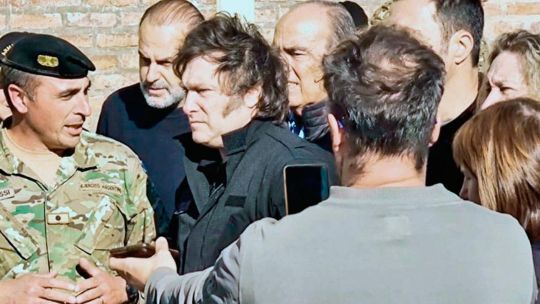 Bahía Blanca: la explicación del Presidente por su viaje tardío y la pelea por los fondos