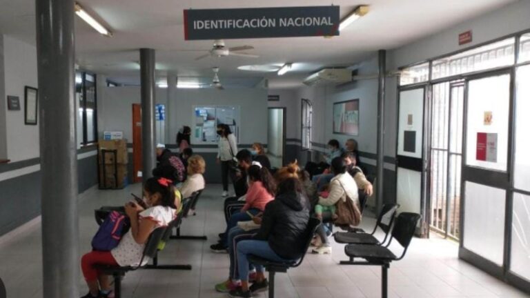 El gobierno de Jorge Macri privatizó el acceso a la salud pública a extranjeros