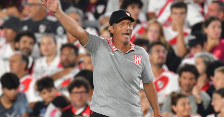 Pedro Troglio dejó de ser el técnico de Instituto