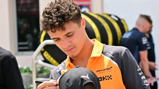McLaren dominó el primer día de acción en Bahréin