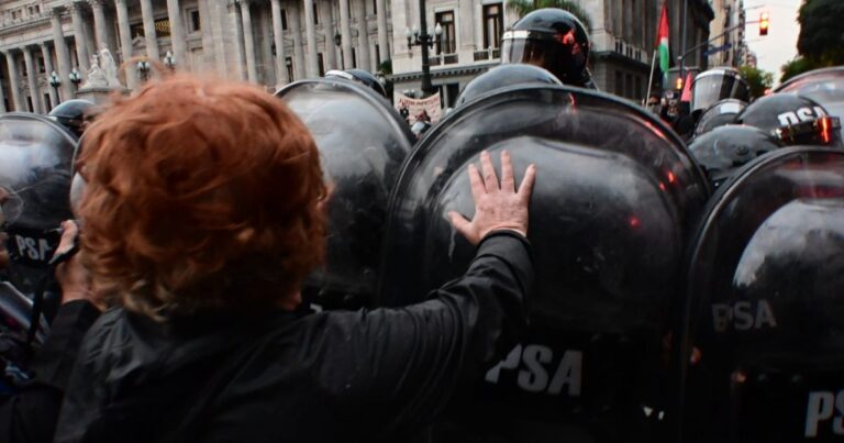 Jubilados. La política del gobierno: reprimir