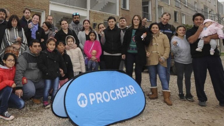 El gobierno de Javier Milei disolvió el programa PROCREAR de viviendas