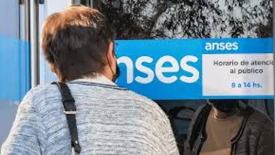 Jubilaciones, pensiones y AUH: se definió cuánto aumentarán en julio de 2025