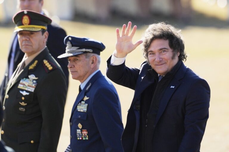 Milei buscó despegarse del fallo contra Cristina y acusó a Macri de interferir en la Justicia