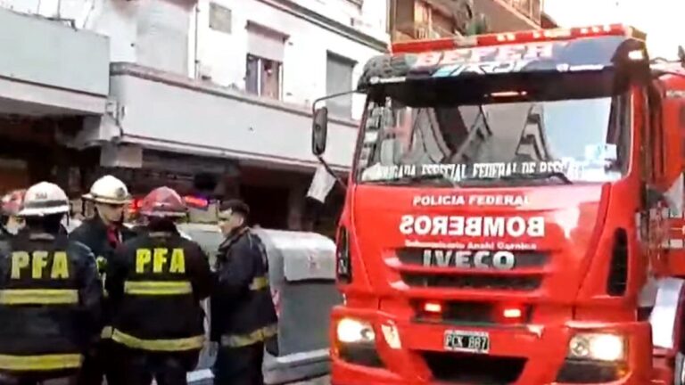 Incendio en Balvanera: seis personas asistidas y dos trasladadas por inhalación de humo