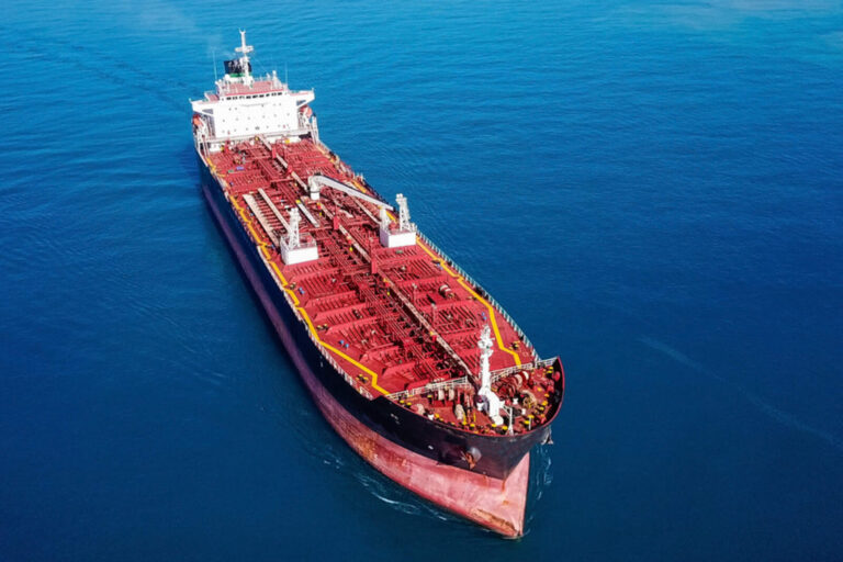 China utilizó una flota secreta para hacer transacciones ilegales de petróleo iraní