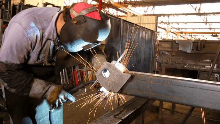 La UIA denunció que se pierden casi 1.500 puestos de trabajo por mes en la industria