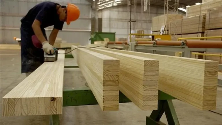 La actividad económica de julio muestra señales mixtas, a la espera del efecto por la suba de tasas