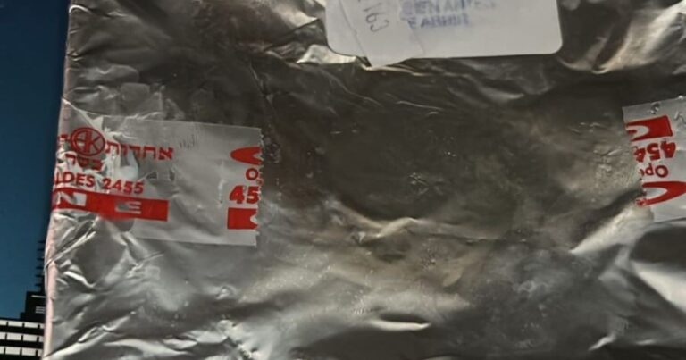 Pasajeros de la colectividad judía pidieron comida kosher en un vuelo y la bandeja decía «Free Palestine»