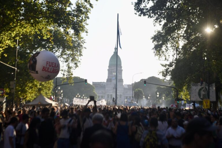 La emergencia por el Garrahan y el financiamiento universitario llegan al recinto en un clima caldeado por los vetos y armados electorales