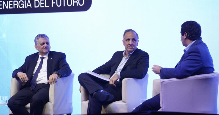 Sánguches de autor, café, remeras vintage y hasta mamelucos de YPF: los negocios periféricos a los que apuntan las petroleras en Argentina