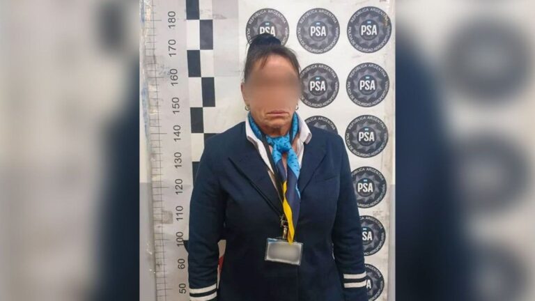 Detuvieron a una azafata de Aerolíneas Argentinas que trasladaba relojes, celulares y joyas
