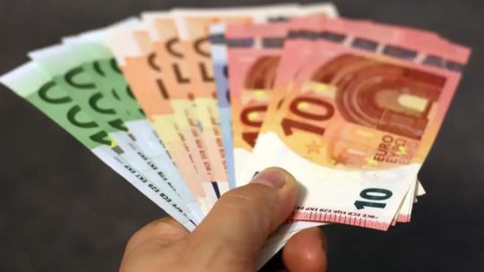 Euro hoy y euro blue hoy, EN VIVO: el minuto a minuto de la cotización de este viernes 15 de agosto de 2025