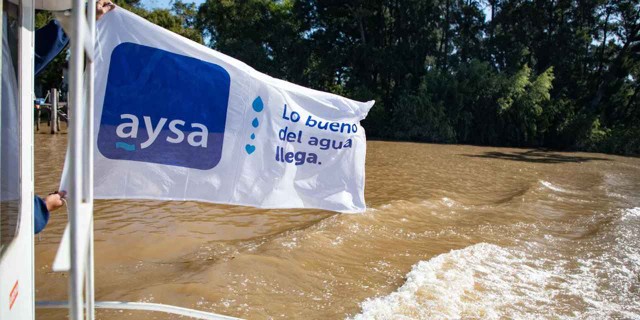 Javier Milei apura la privatización AYSA, pero la Justicia le pone un freno