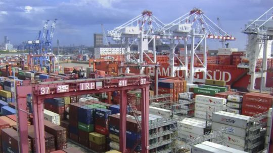 La balanza comercial en julio tuvo un superávit de US$ 988 millones pese al gran crecimiento de las importaciones