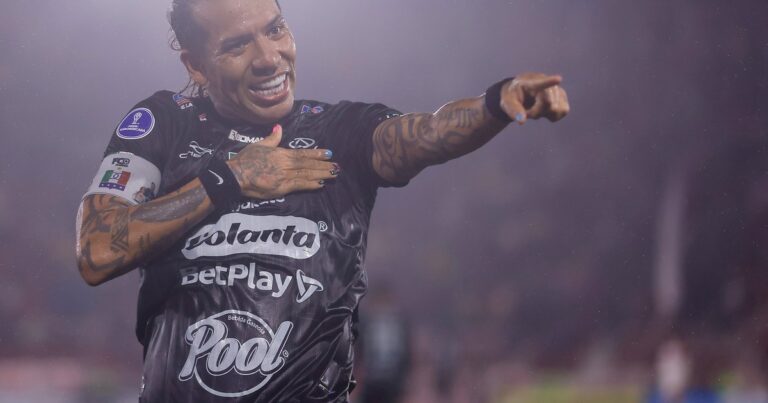 Dayro Moreno, el verdugo de Huracán en la Sudamericana que es récord en Colombia, famoso por sus indisciplinas y hombre de la construcción
