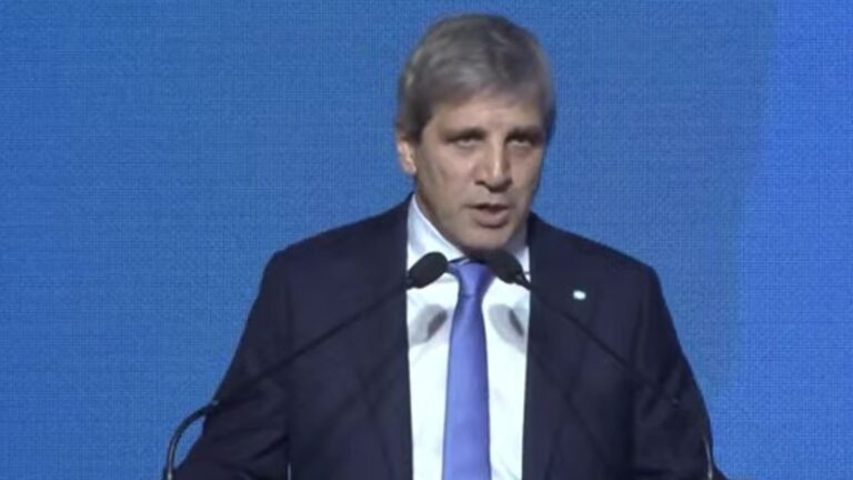 El mensaje de Luis Caputo a los mercados tras el revés legislativo: «No nos vamos a mover un ápice del plan económico»