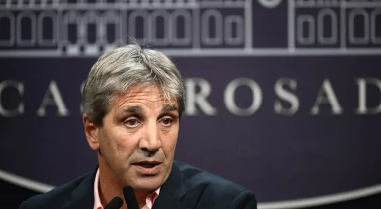 La pelea del Gobierno y los bancos en la intervención para contener el dólar