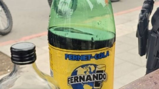 Córdoba: quería descender del colectivo, no pudo y agredió al chofer con una botella de fernet