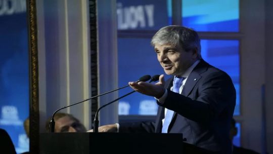 Luis Caputo aseguró que la suba de tasas es «transitoria» y le puso fecha a la recuperación de la actividad