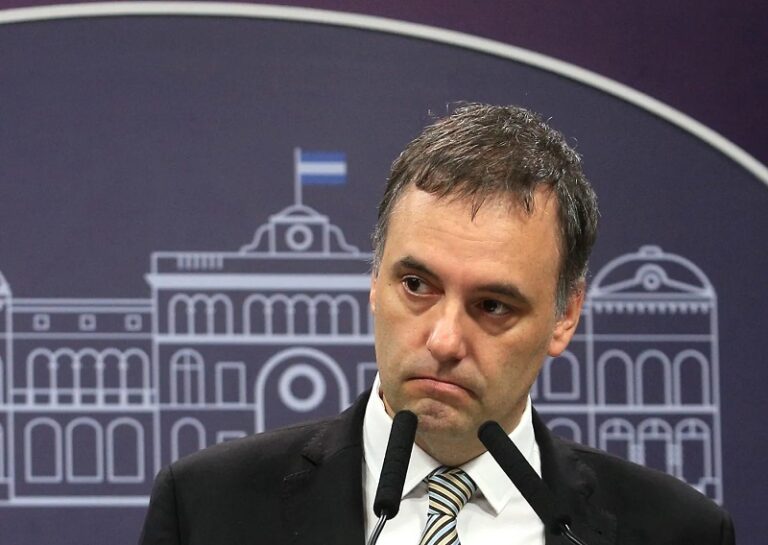 Manuel Adorni se la agarró con ChatPTS y Nicolás Del Caño lo dejó en ridículo