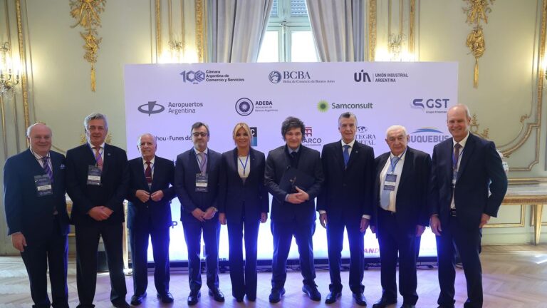 Los principales empresarios reiteraron su apoyo al plan económico, pero temen por riesgos políticos