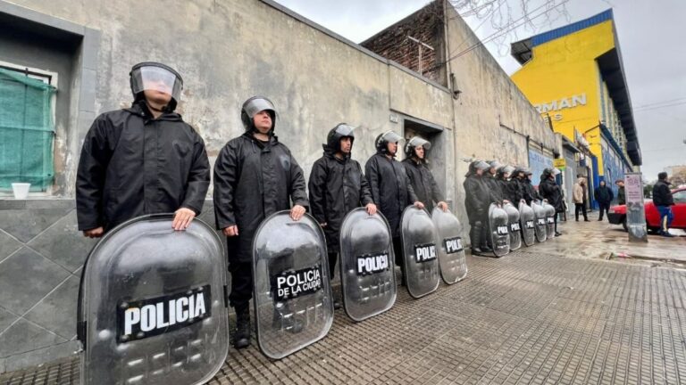 La Ciudad desalojó una casa que estaba tomada desde la pandemia y se la devolvió a su dueño