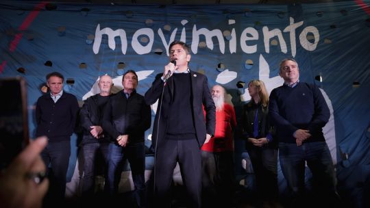 Kicillof llamó a llenar las urnas de votos y acusó a Milei de la estafa electoral más grande