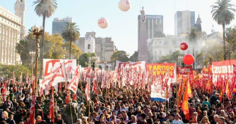 Cierre de campaña del Frente de Izquierda. Derrotar a Milei sin volver al pasado