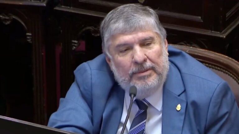 José Mayans le pidió a Karina Milei «que deje de robar» y cruzó con todo al senador libertario «del 8%»