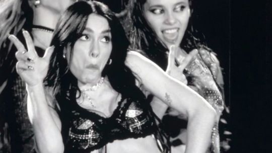 El 3% para Karina, Lali, Messi, el hermano de Adorni: las redes durante la elección palpitando el resultado