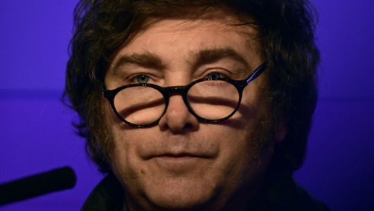 El oportunismo de Milei: veta financiamiento universitario en el día del maestro y va por los ATN mientras negocia con los gobernadores