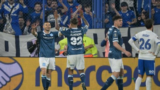 Racing, dueño del primer duelo entre argentinos: le ganó 1-0 a Vélez y sacó ventaja en la ida de los cuartos de Libertadores