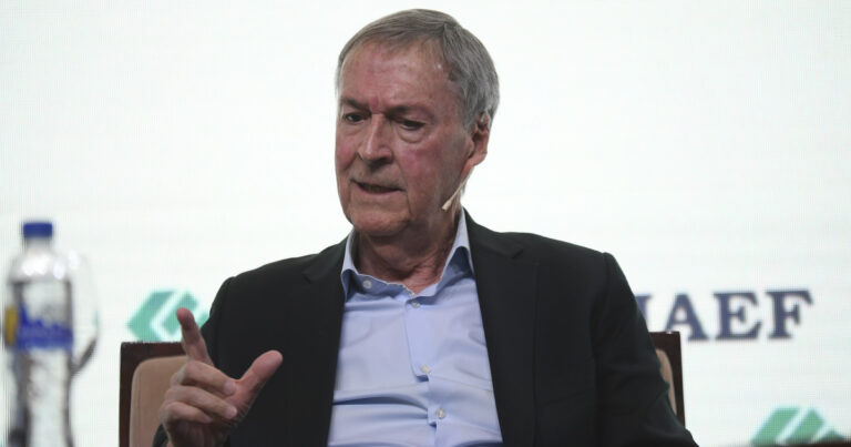 Retenciones cero:  Schiaretti acusó a Milei de tomar una medida oportunista «porque le faltan dólares y vienen las elecciones»