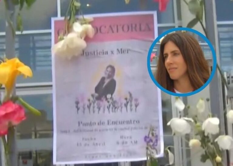 Amigas de Mercedes Kvedaras colocan flores y un retrato en la puerta de Ciudad Judicial de Salta.