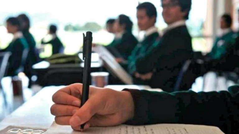Alejandro Mijalchuk, director del Colegio Aráoz de Salta, durante una entrevista sobre educación.