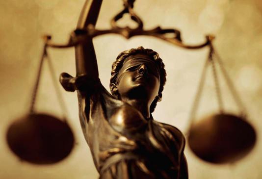 Imagen ilustrativa de una causa judicial por estafa en terrenos en Salta