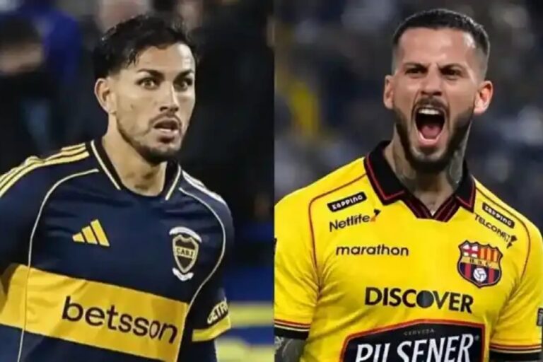 Jugadores de Boca Juniors y Barcelona de Ecuador durante el partido en La Bombonera.