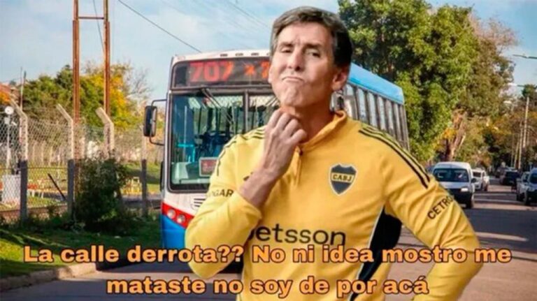 Celebración de jugador de Boca Juniors y mosaico de memes sobre el Superclásico en pantallas de redes sociales.