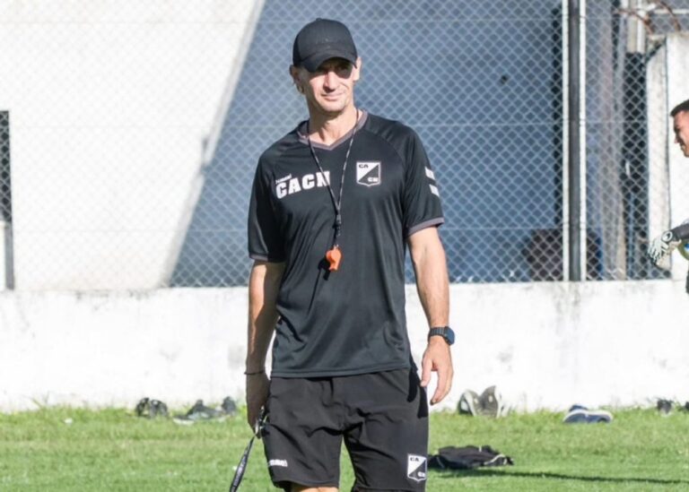 Jugadores de Central Norte entrenando en el estadio Martearena de Salta