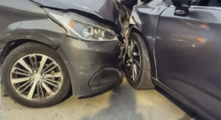 Lugar del accidente de tránsito en la intersección de Avenida Samsón y pasaje Ibazeta, zona norte de Salta.