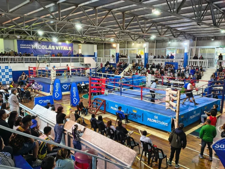 Peleas preliminares del Torneo de Boxeo en el complejo Nicolás Vitale